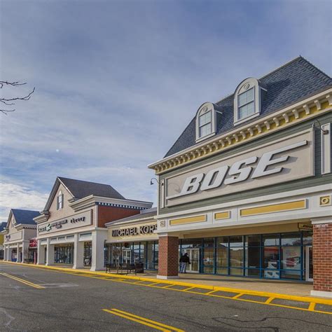 is there a coach factory outlet in riverhead